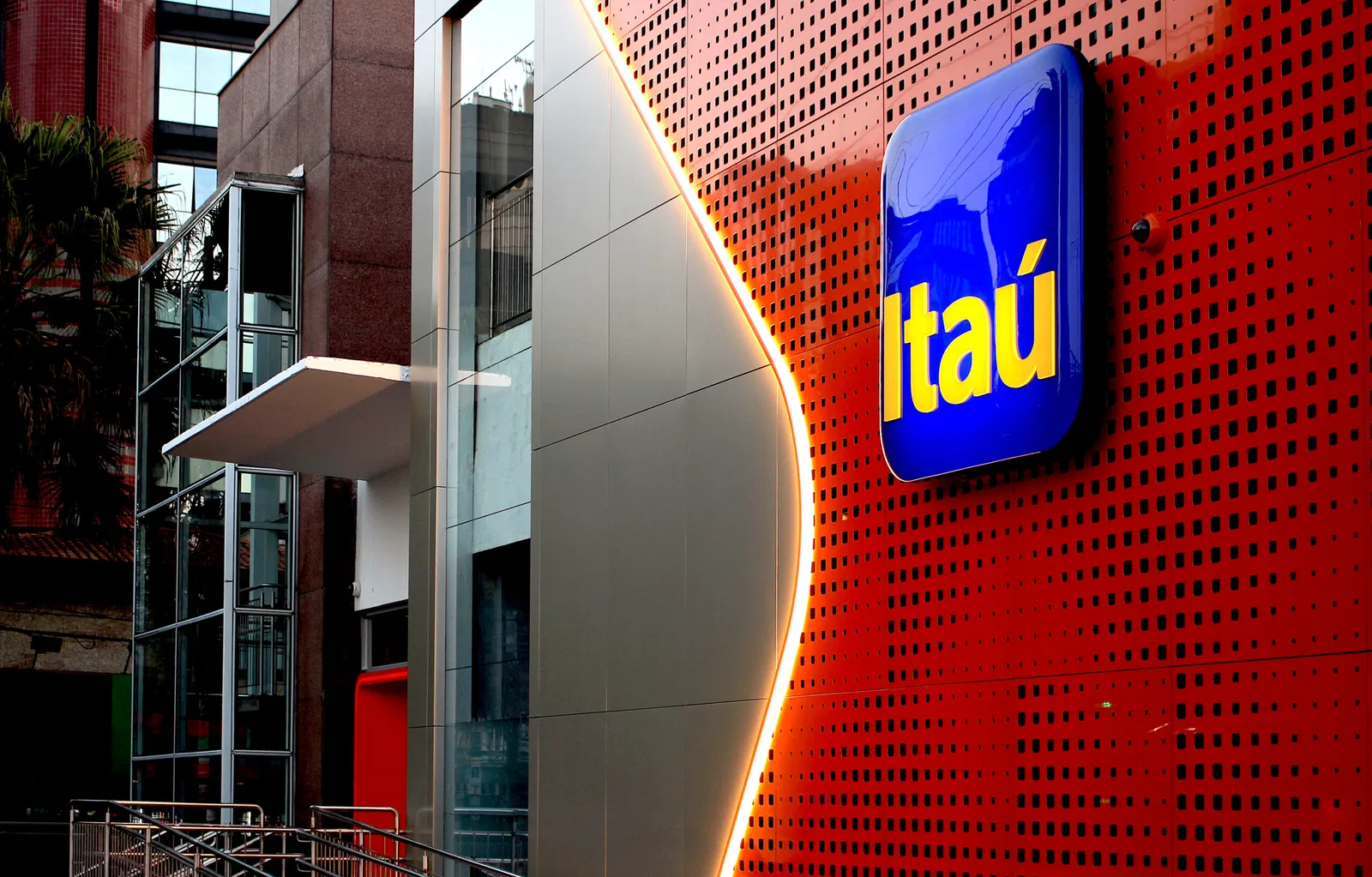 Demissões no Itaú: o que está acontecendo — e os direitos que surgem.